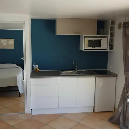 Des Amandiers Bed & Breakfast