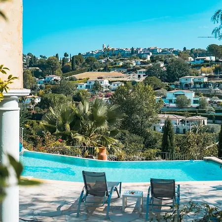 Des Amandiers Bed & Breakfast *