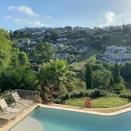 Des Amandiers Bed & Breakfast